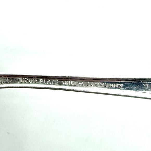 Set of 4 Salad Forks Queen Bess II Silverplate Tudor Plate Oneida Community - Picture 4 of 6